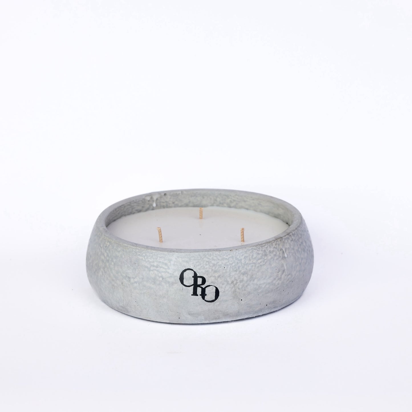 Small plate stone candle