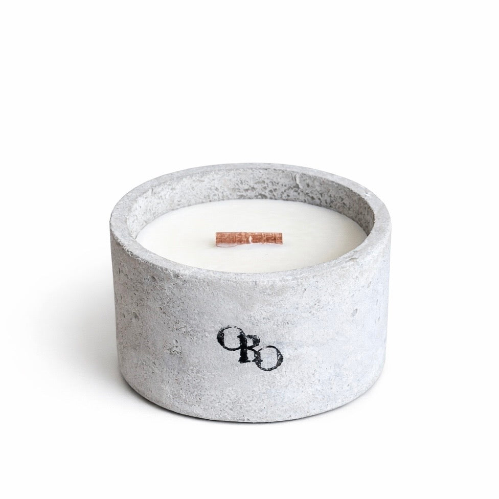 Medium stone round candle.