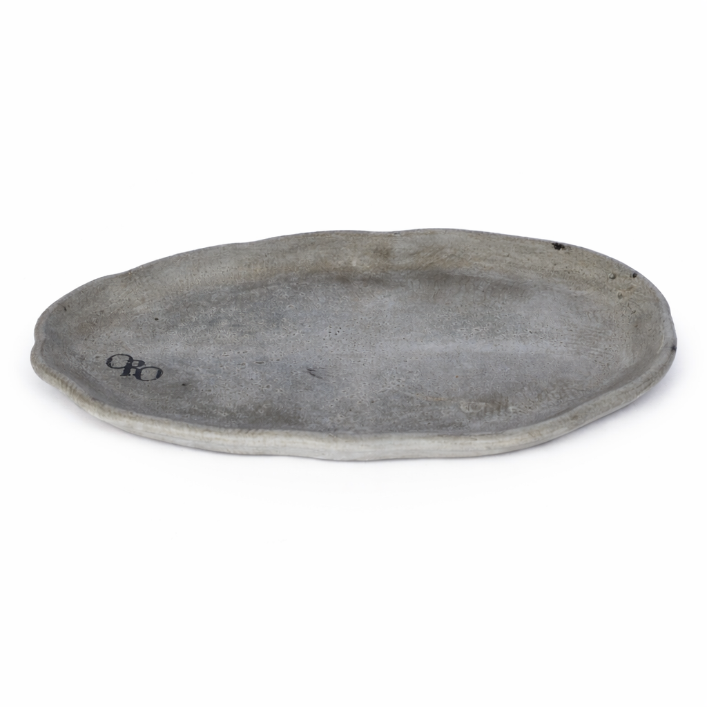 Oval wavy stone plate